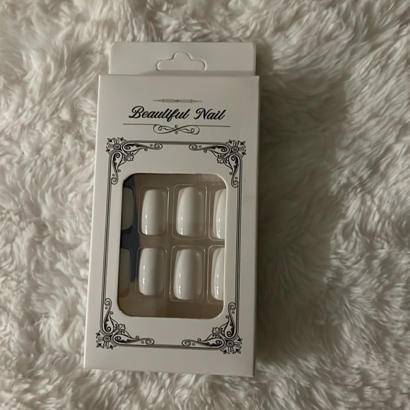 24pcs Glossy Medium Square Pure White Solid Color Press On Nails - Picture 5 of 6